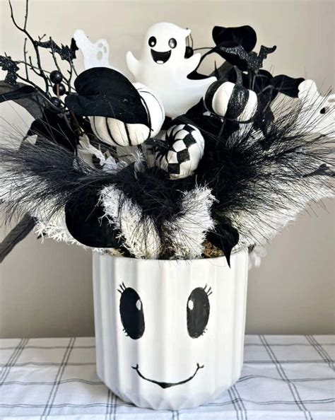 17 DIY Halloween Ghost Decorations That are Cute Not Scary