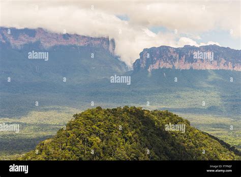 Aerial view of Mount Roraima National Park with emphasis on Mount Roraima and Roraiminha Stock ...