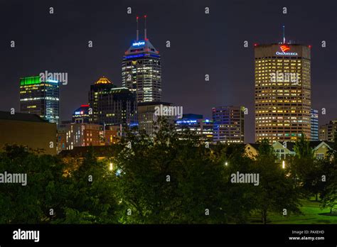 The Indianapolis skyline at night Stock Photo - Alamy