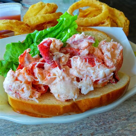 The Best Lobster Rolls in New England - VisitingNewEngland