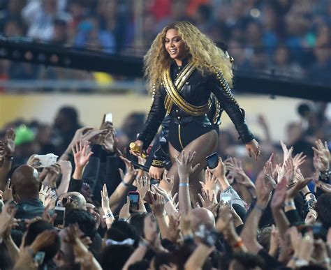 Beyonce sends political message with Super Bowl halftime performance of new single, "Formation ...
