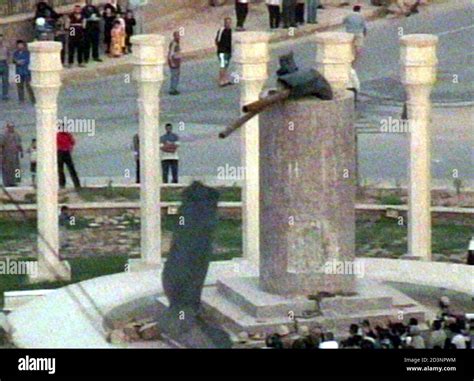 Iraqi president saddam hussein s statue High Resolution Stock ...