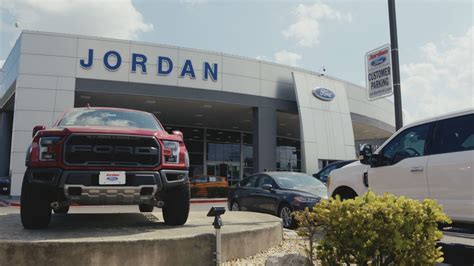 Skilled Ford Service Techs Wanted | Auto Service Jobs Near Me