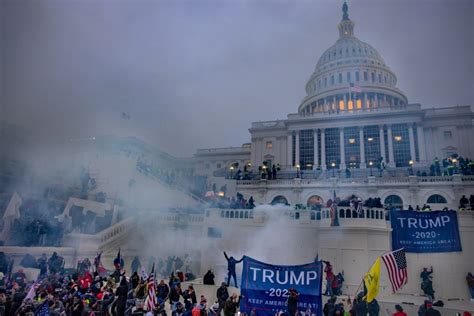 Rekordní trest za útok na Kapitol. Američan jde na 14 let za mříže | FORUM 24