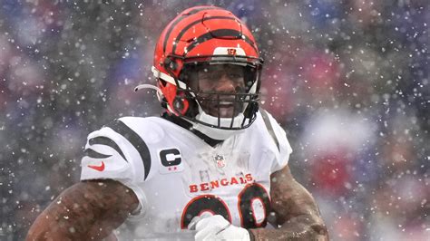 Bengals, Joe Mixon agree to restructure contract