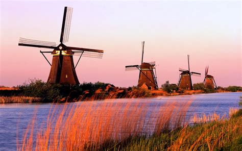 Windmills and Their History in Kinderdijk Village, the Netherlands | Tourism on the Edge