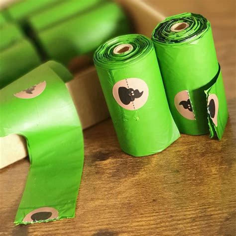 PLASTIC-FREE poo bags (120) on rolls with HANDLES – The GREEN POOP BAG