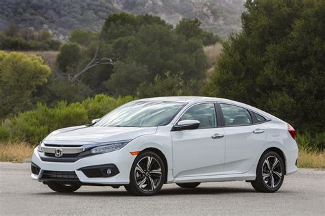 First Drive: The 10th Generation Honda Civic Gets It Right