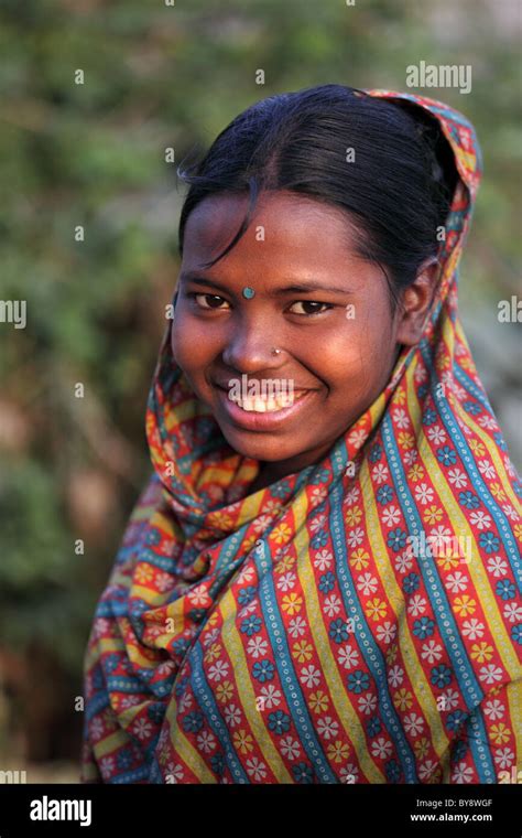 Cute smiling girl in Bangladesh Asia Stock Photo - Alamy