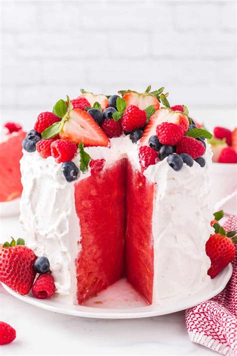 Fresh Watermelon Cake (Made with a WHOLE FRESH WATERMELON!) | Summer cakes, Fresh fruit cake ...