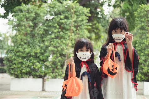 Children in costumes going to trick or treat 13068927 Stock Photo at ...