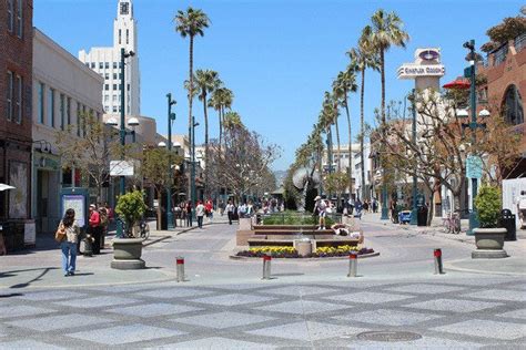 Third Street Promenade is one of the very best things to do in Los Angeles