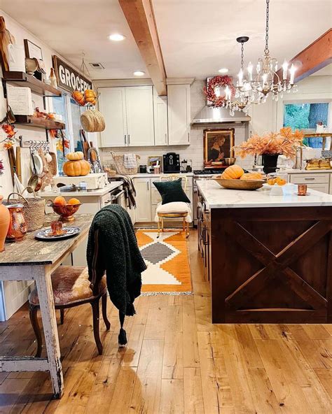 Farmhouse Kitchen With Autumn Décor - Soul & Lane