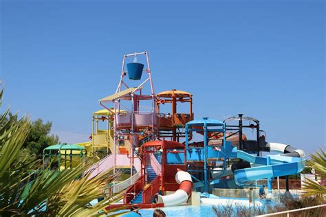 A water park with slides and slides · Free Stock Photo