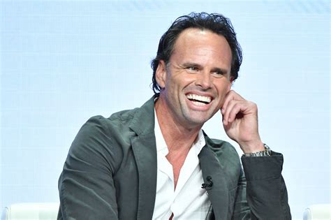 Walton Goggins plays a babe magnet in 'The Unicorn'