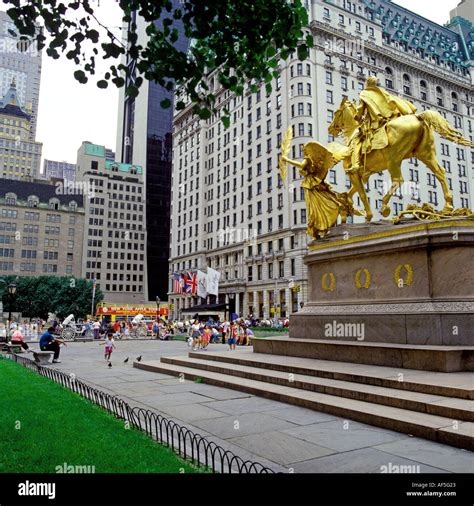 PLAZA SQUARE AND PARK PLAZA HOTEL NEW YORK Stock Photo - Alamy