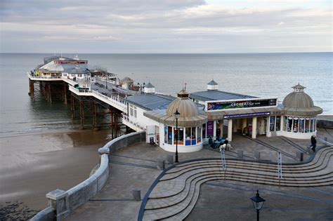 Cromer Beach - Photo "Entrance to Cromer Pier" :: British Beaches