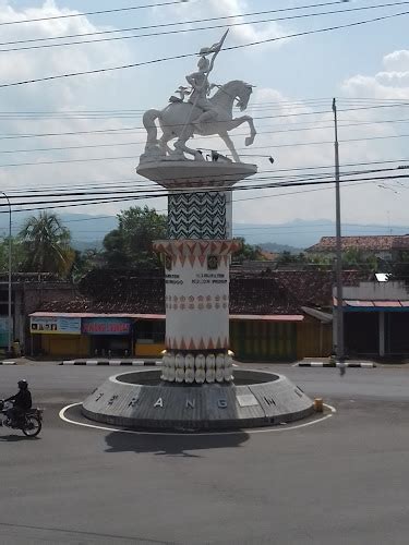 Menelusuri Keindahan dan Sejarah Bangunan Bersejarah di Kabupaten Kulon Progo: Mengenal Patung ...