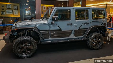 Jeep Wrangler Unlimited Sahara “Batwrangler” – one-off, Mopar accessories, custom paint job ...