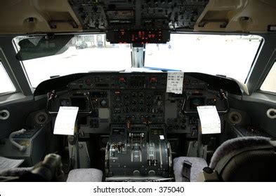 273 imágenes de Dash 8 cockpit - Imágenes, fotos y vectores de stock | Shutterstock