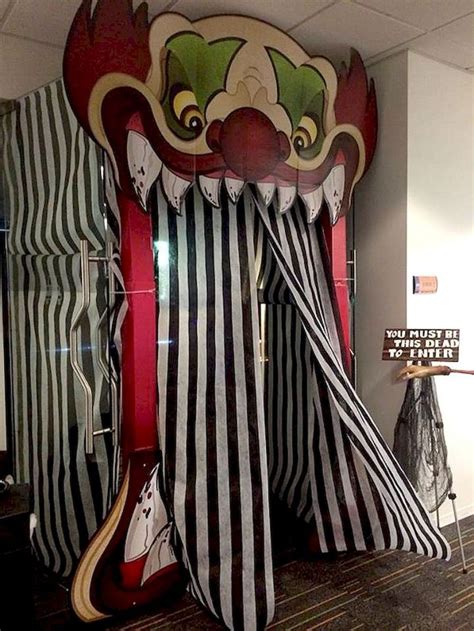 Inspiring Decoration Ideas of Halloween Cubical Office (55) | Halloween circus, Halloween office ...