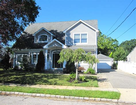 Massapequa, NY Real Estate - Massapequa Homes for Sale | realtor.com®