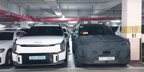 Hyundai's three-row IONIQ 7 spotted, compared to Kia EV9