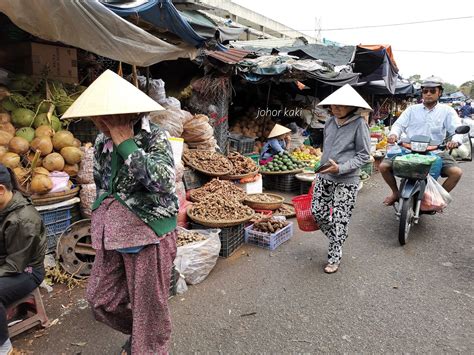 Things to See & Eat at Historic Cho Dong Ba Market in Hue |Tony Johor ...