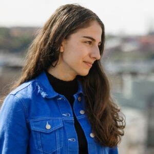 Romina Pourmokhtari Parents, Boyfriend, Wiki, Height, Net Worth, Bio ...