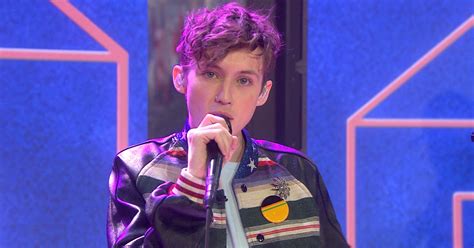 Troye Sivan performs ‘YOUTH’ live on TODAY