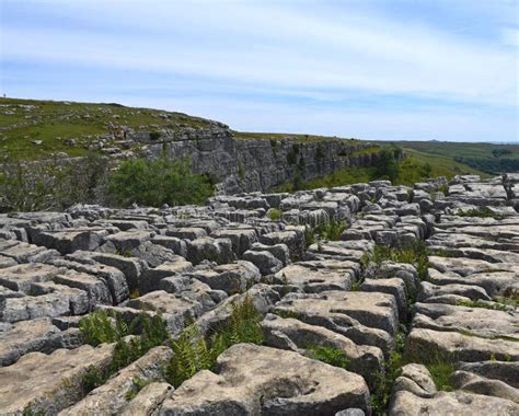 Malham Cove Overlooking the Limestone Pavement Stock Photo - Image of ...