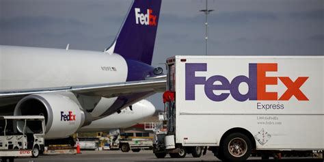 FedEx Restructures to Combine Ground and Express Delivery Networks - WSJ