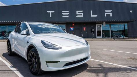 Tesla deliveries to fall short of Elon Musk's 2023 goal