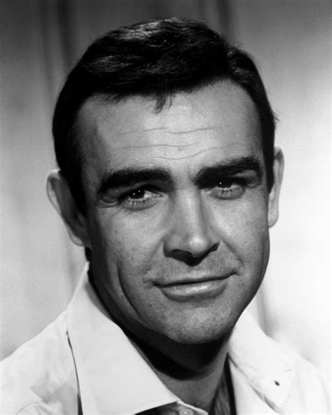 ACADEMY AWARD WINNING ACTOR SEAN CONNERY - 8X10 PHOTO (ZZ-329)