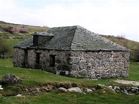 17 Best images about stone houses on Pinterest | The old, Peeling paint and Stone cabin