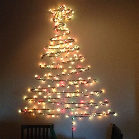 11 last-minute DIY Christmas trees | Wall christmas tree, Diy christmas ...