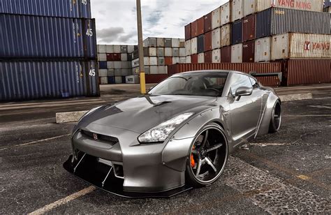 ONE BY NEWS: Exclusive Motoring Nissan GT-R Black Edition Liberty Walk ...