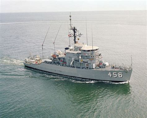 US ''Agile''-Class Minesweeping Ship | Us navy ships, United states ...