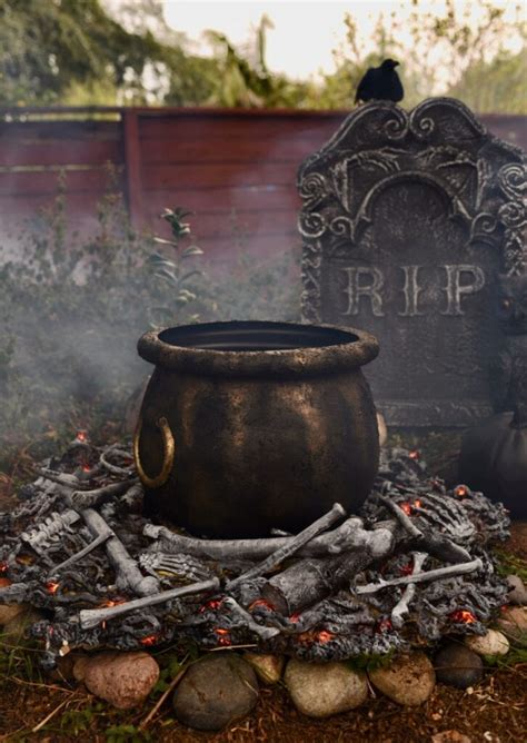 How to Make a Realistic Witches Cauldron {From a Plastic One}