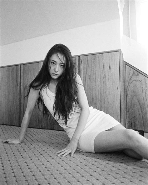 krystal for behind the blinds Jessica & Krystal, Krystal Jung, Jessica ...