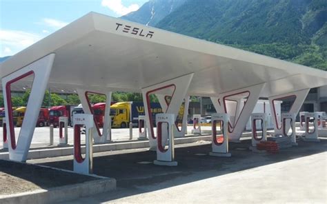 Tesla opens Europe's largest Supercharger in Italy | LifeGate