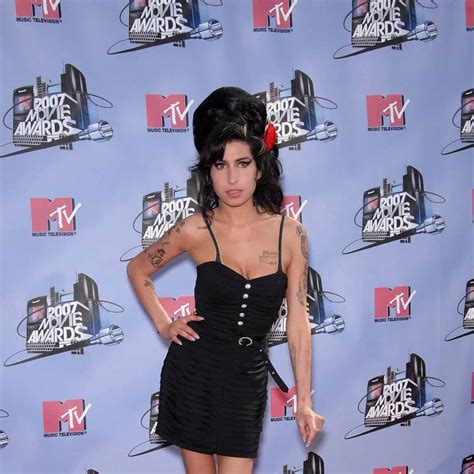 Amy Winehouse - Age, Bio, Birthday, Family, Net Worth