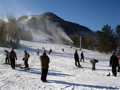 Hunter Mountain Ski Resort, NY Stock Image - Image of snowboard, skiing: 1037079