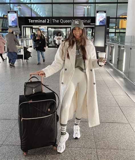 The Best Winter Airport Outfits To Wear Traveling in 2023 | Airport ...