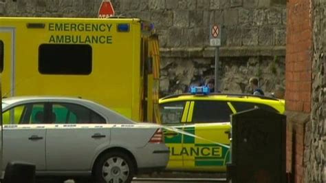 Dublin shooting: Man in his 20s killed outside pub - BBC News