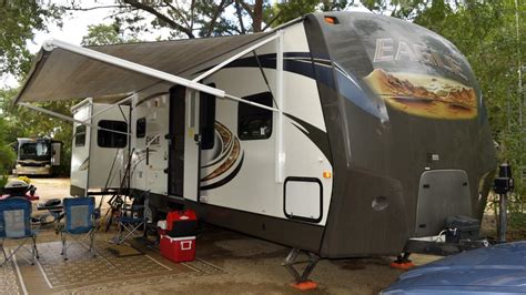 5 Essential RV Camping Tips for Beginners - RecProtect