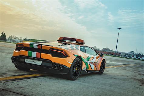 Airplanes to Chase a Lamborghini Huracan Down the Runway in Bologna, Italy - autoevolution