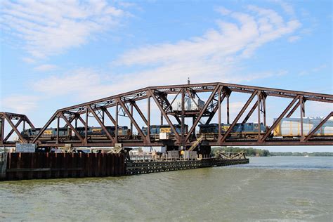 CSX Lower Maumee River Bridge | CSX Train crossing the Maume… | Flickr