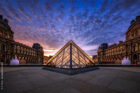 The golden Pyramids | Symmetry photography, Paris pictures, Composition photography