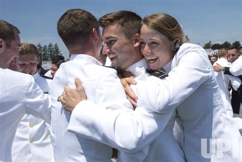 Photo: Midshipmen celebrate at Navy Graduation Ceremony ...